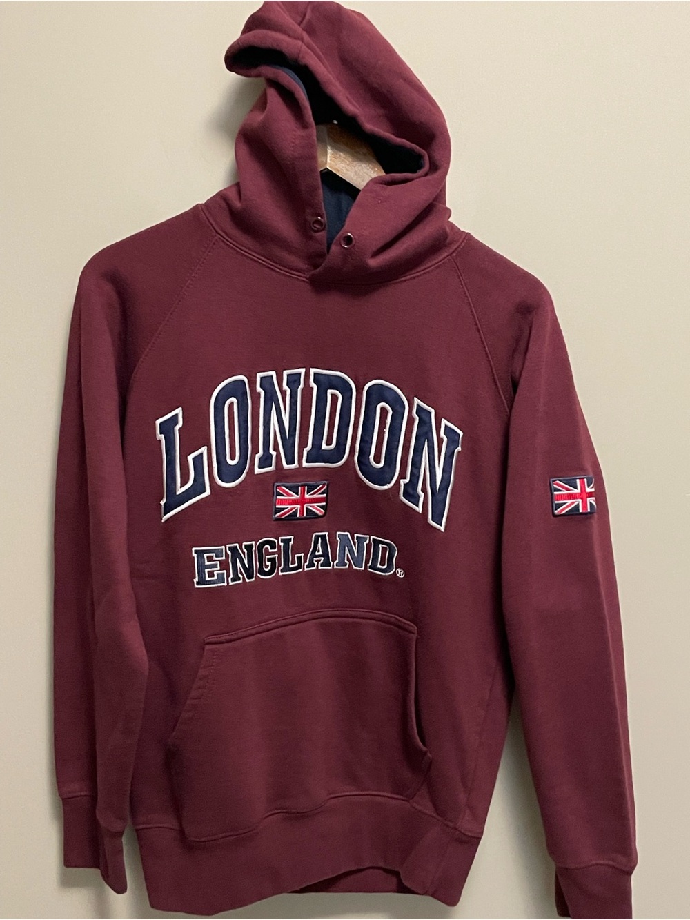 London England Maroon Hooded Sweatshirt Men’s Medium